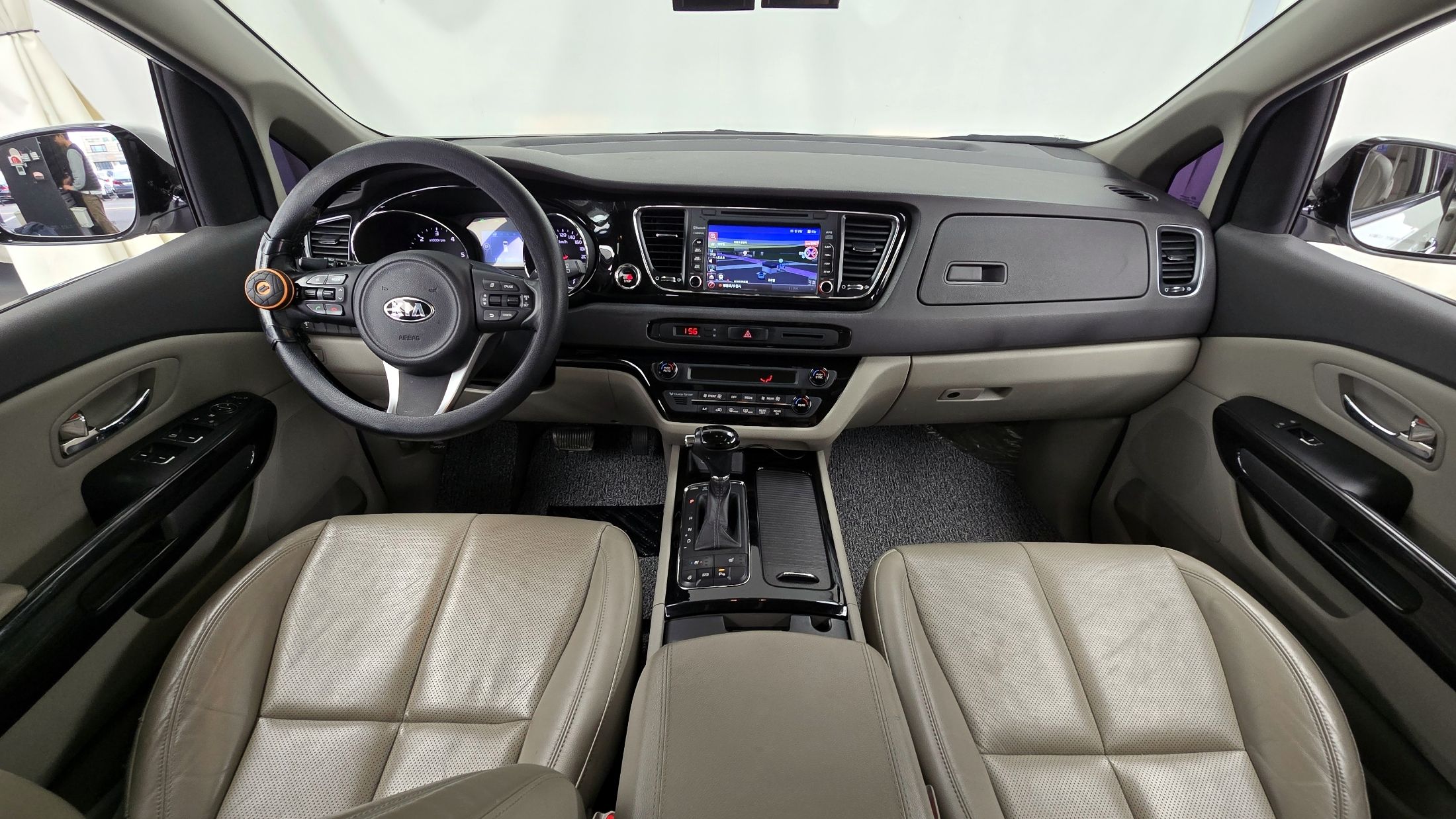 KIA CARNIVAL 2015