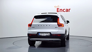VOLVO XC40 2022
