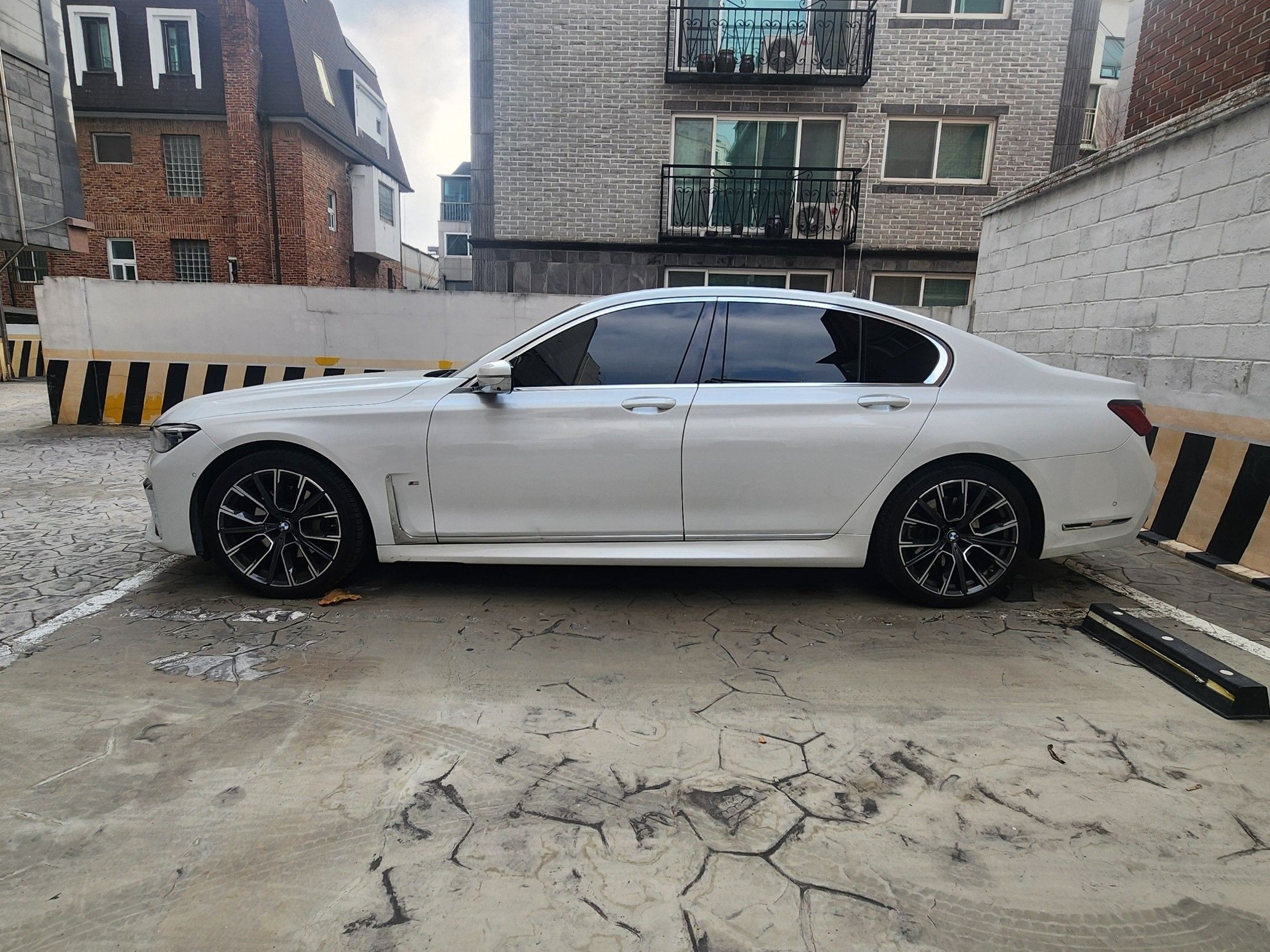 BMW 7-SERIES G11 2021