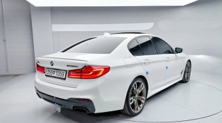 BMW 5-SERIES G30 2019