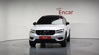VOLVO XC40 2019