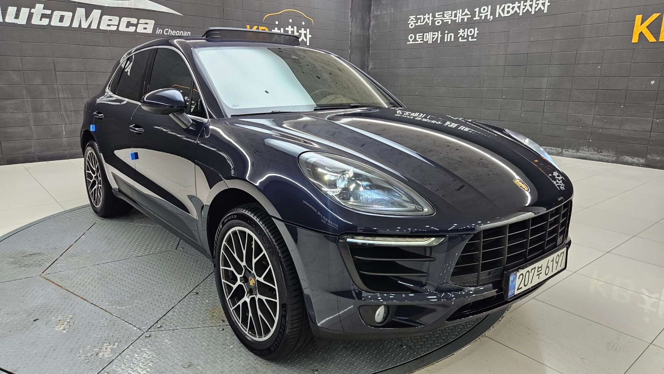PORSCHE MACAN 2016