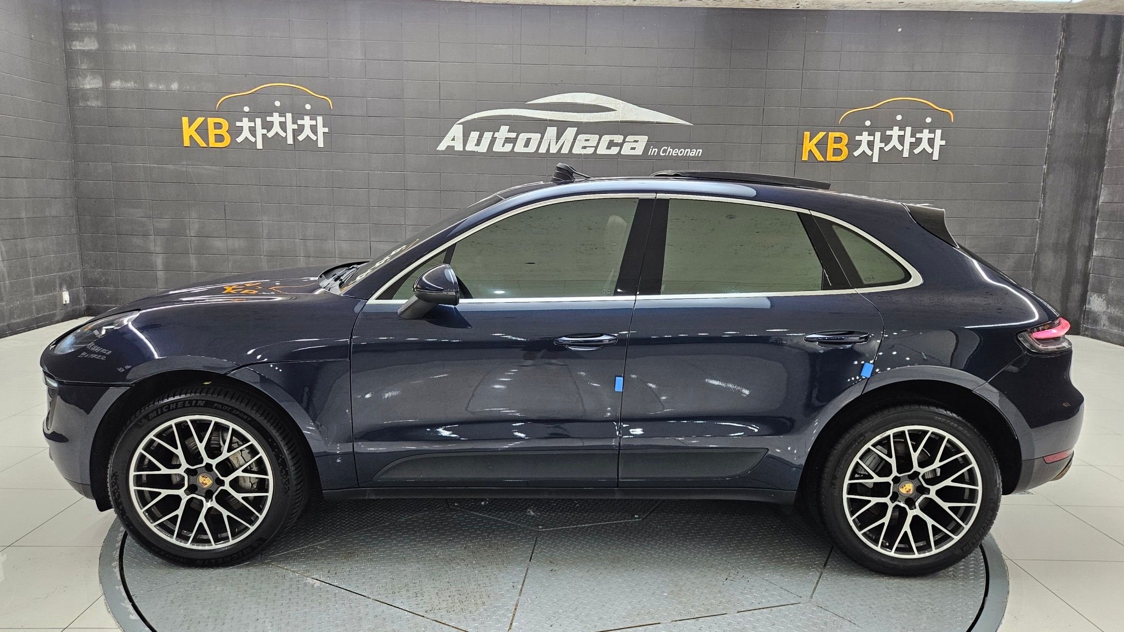 PORSCHE MACAN 2016