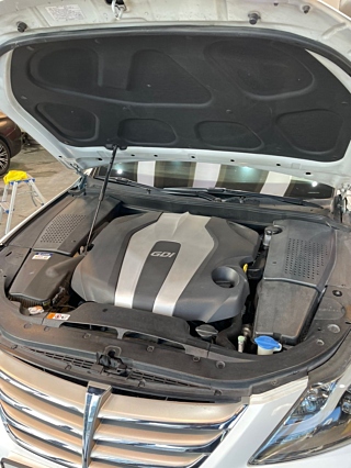 HYUNDAI GENESIS 2012