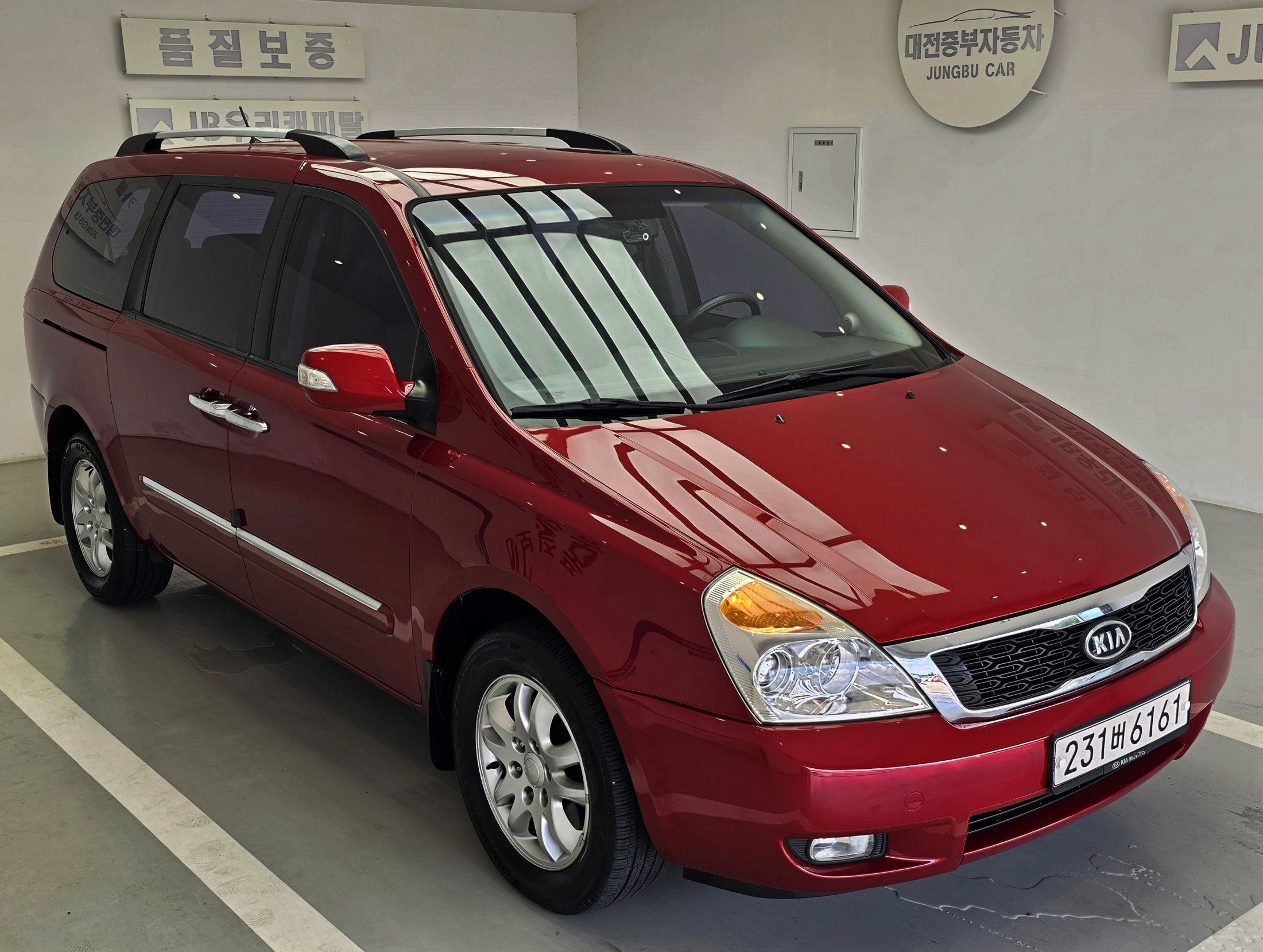 KIA CARNIVAL R 2012