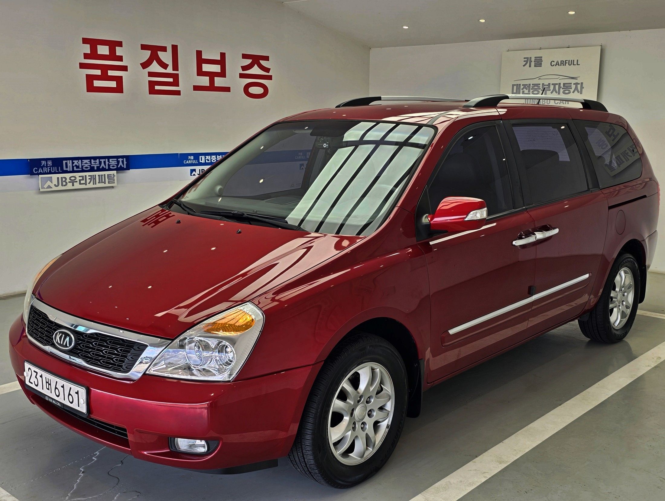 KIA CARNIVAL R 2012