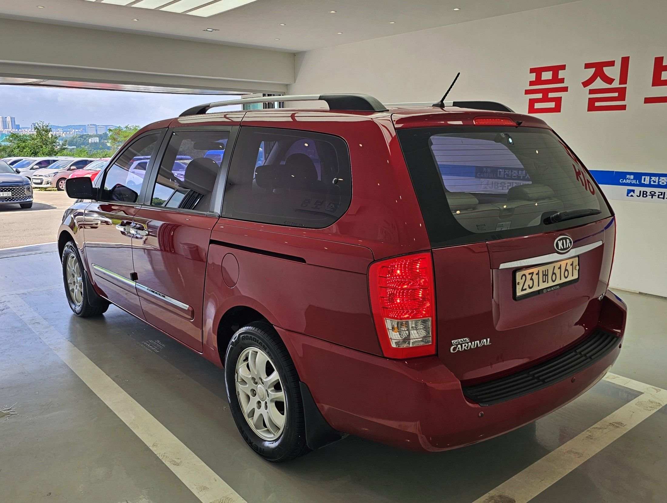 KIA CARNIVAL R 2012
