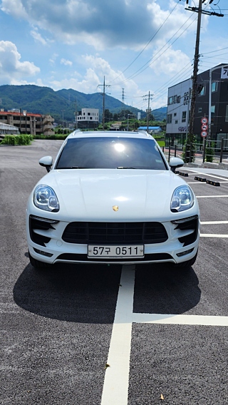 PORSCHE MACAN 2016