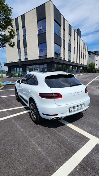 PORSCHE MACAN 2016