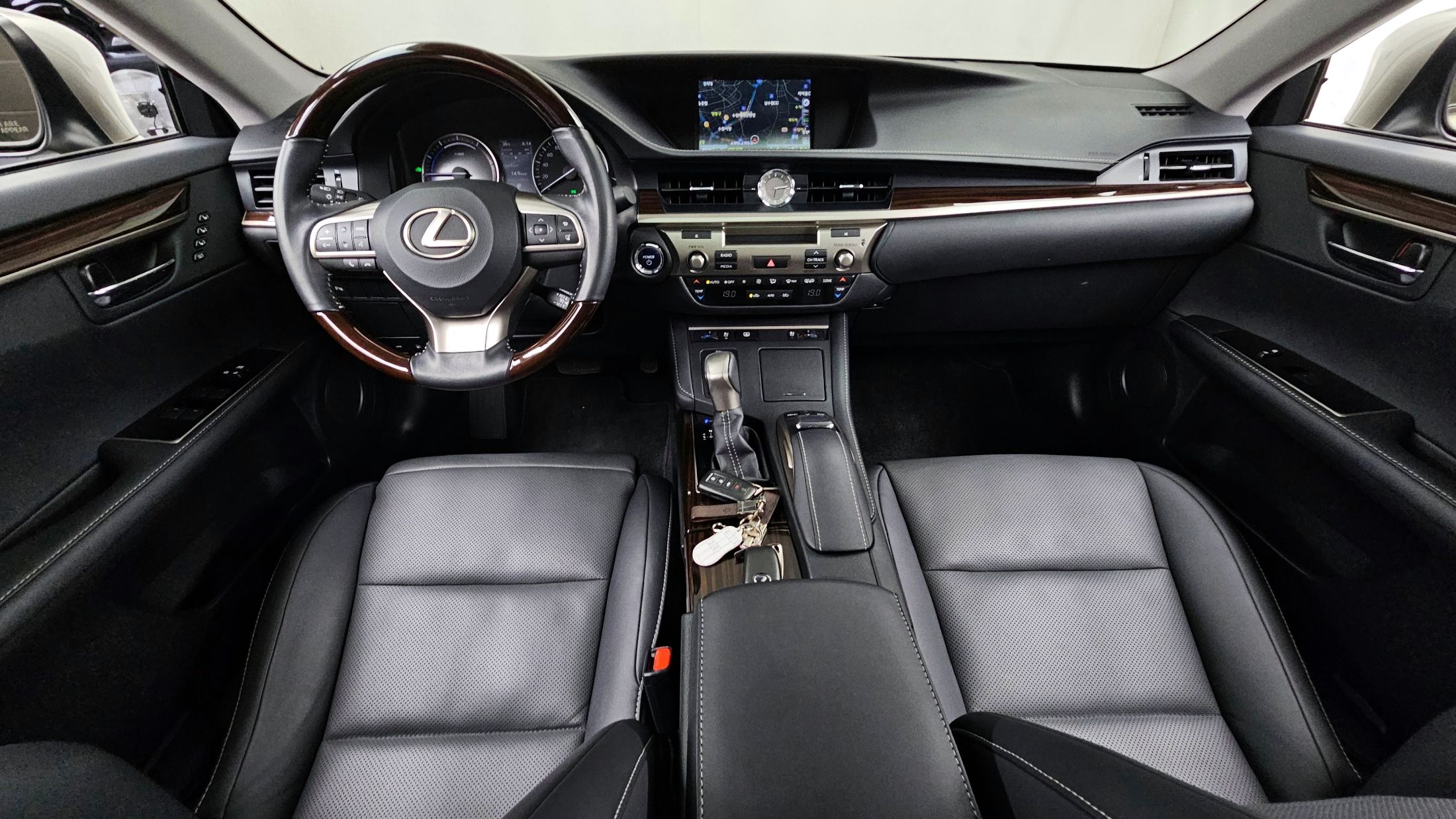 LEXUS ES300H 2016