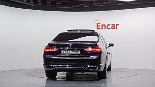 BMW 7-SERIES G11 2016