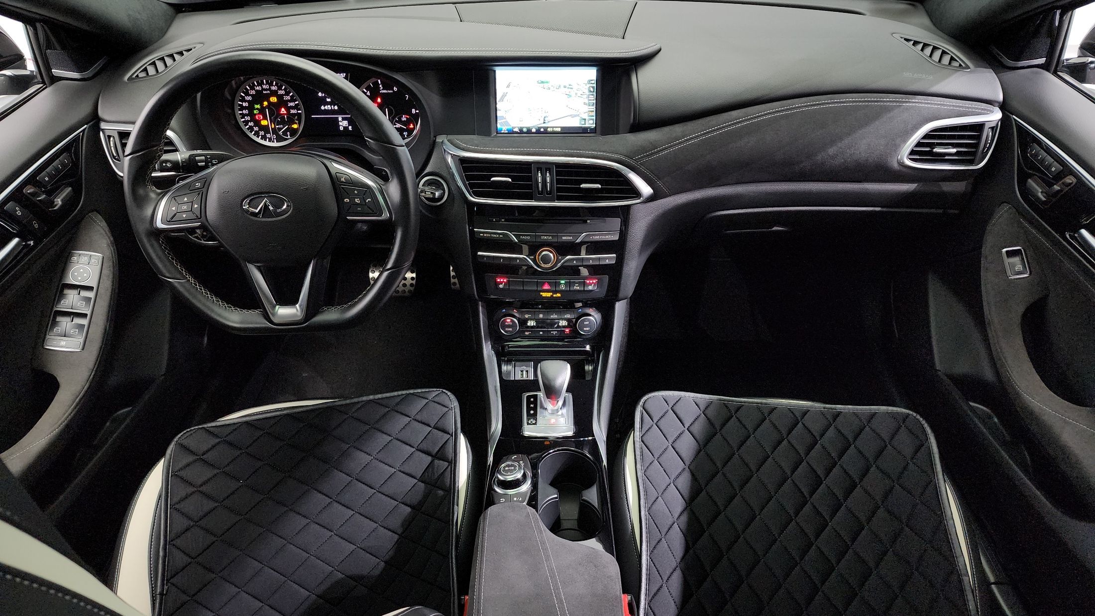 INFINITI Q30 2017
