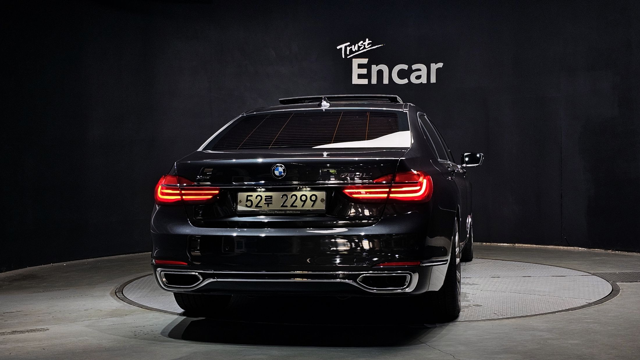 BMW 7-SERIES G11 2016