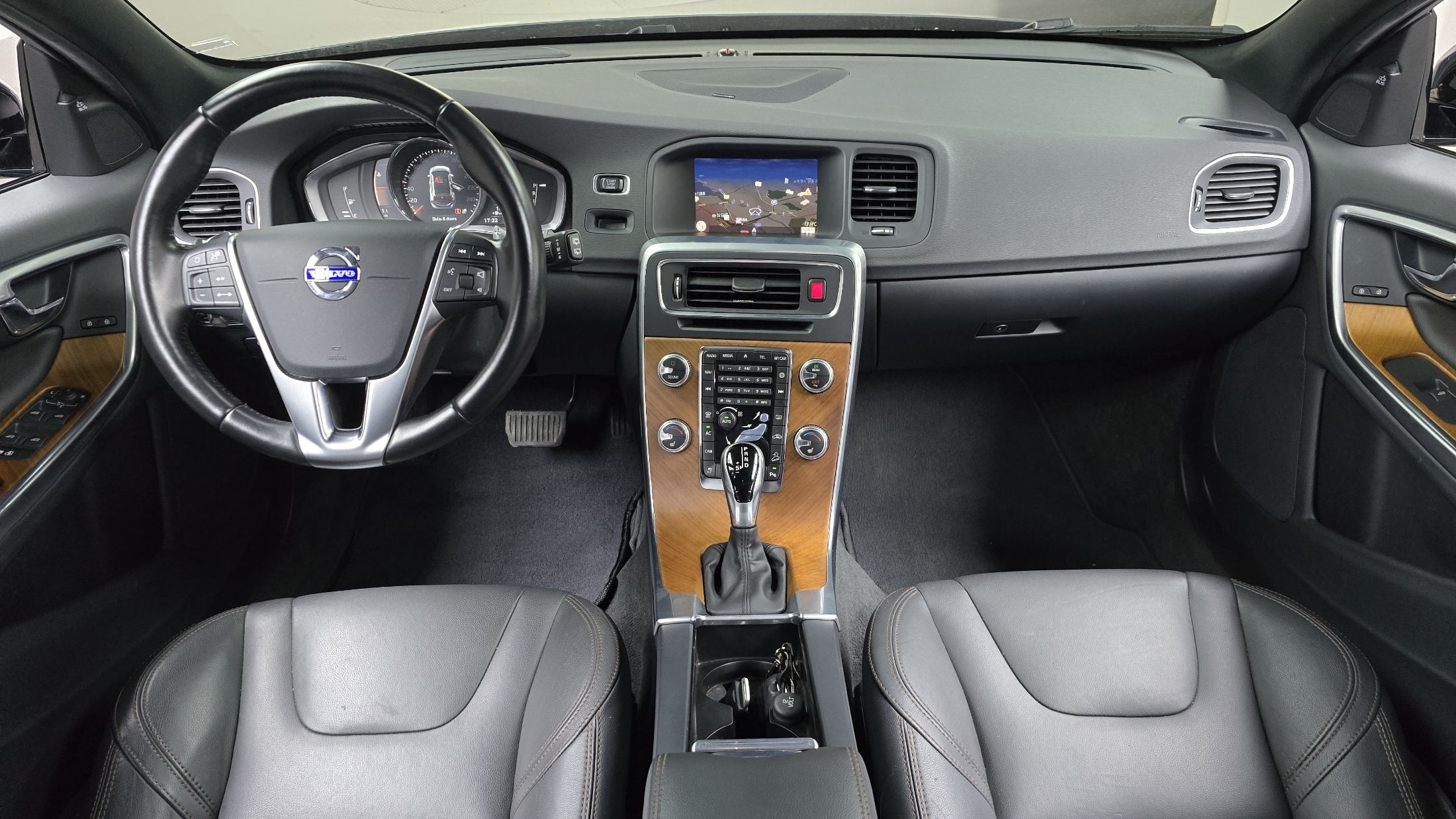 VOLVO V60 CROSS COUNTRY 2017