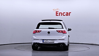 VOLKSWAGEN GOLF 2024