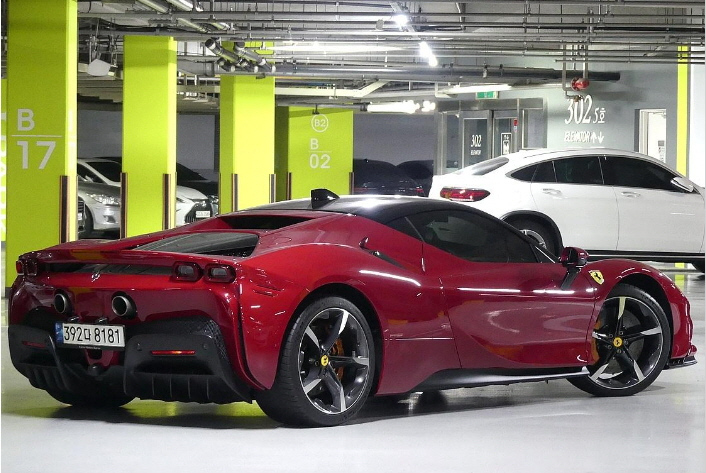 FERRARI SF90 STRADALE 2021