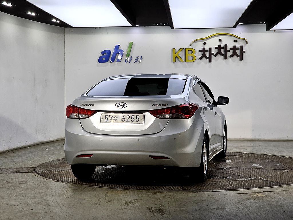HYUNDAI AVANTE MD 2011