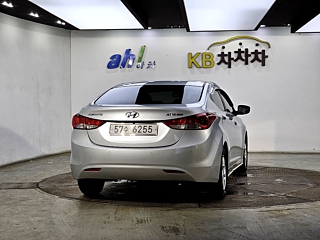 HYUNDAI AVANTE MD 2011