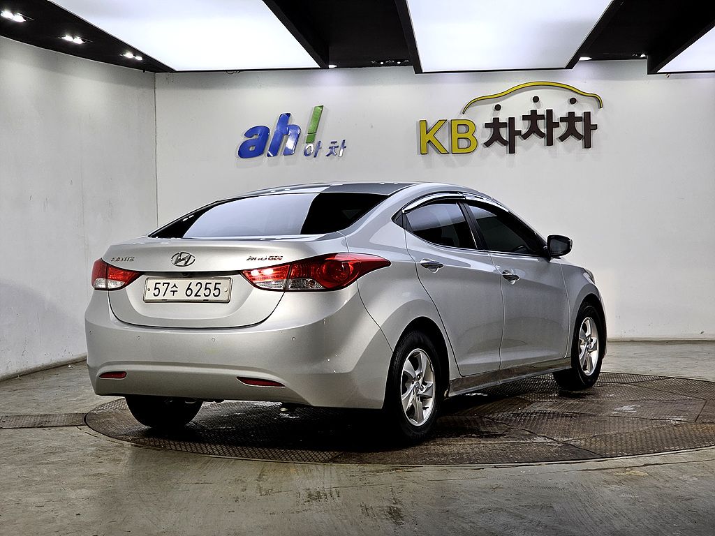 HYUNDAI AVANTE MD 2011