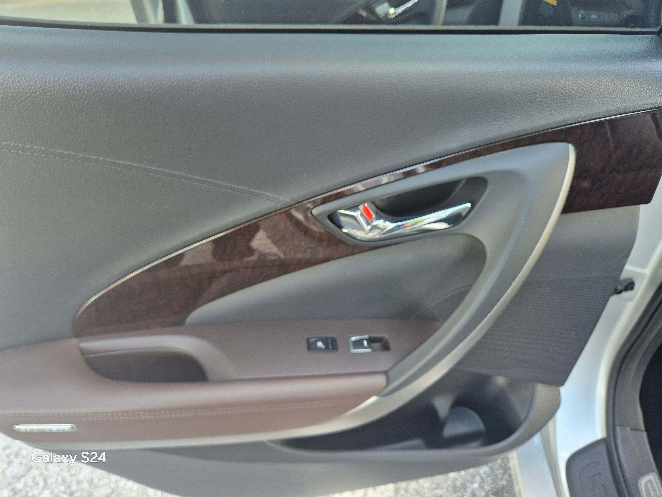 HYUNDAI GRANDEUR HG 2015