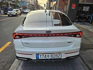 KIA K5 HYBRID  3 GENERATION Signature 2020
