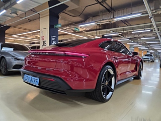 PORSCHE TAYCAN 2021