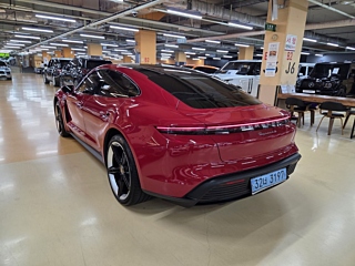 PORSCHE TAYCAN 2021
