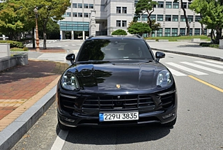 PORSCHE MACAN 2018