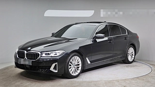 BMW 5-SERIES G30  520i Luxury 2022
