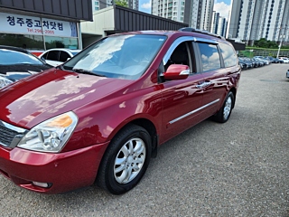 KIA CARNIVAL R 2012