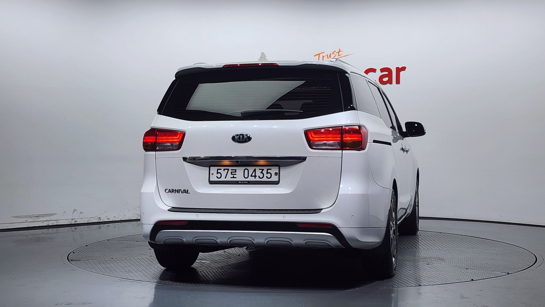 KIA CARNIVAL 2016