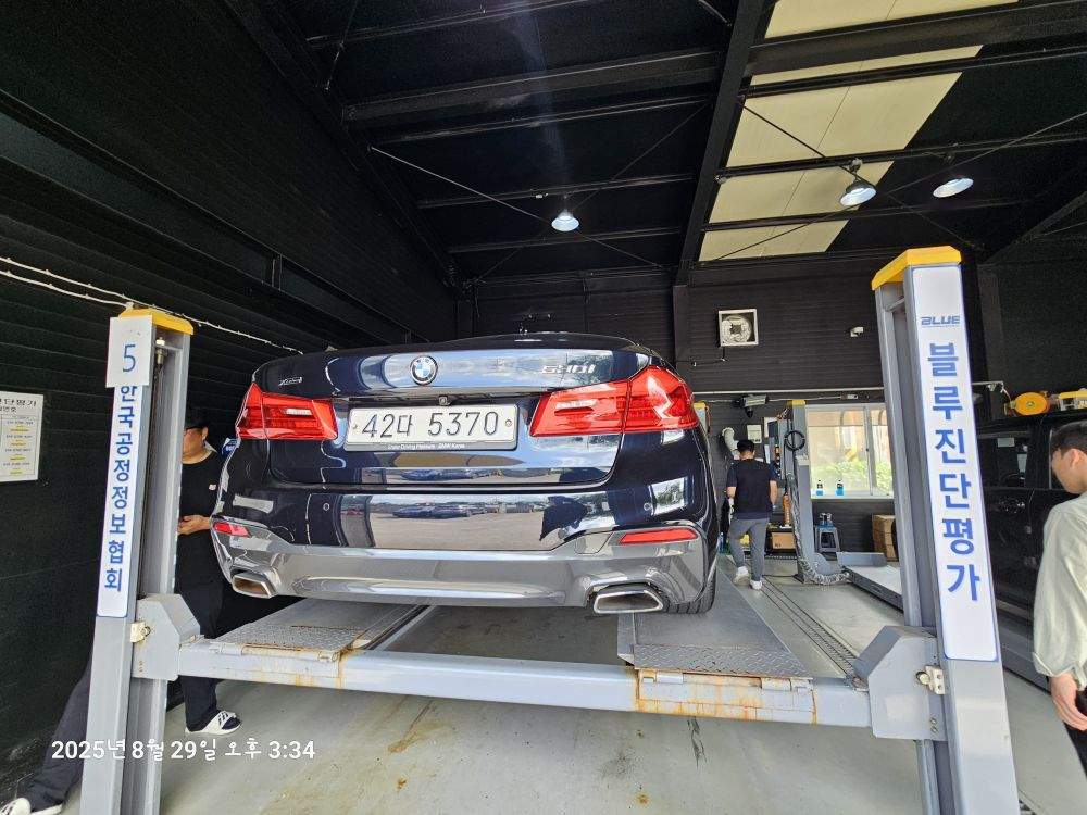 BMW 5-SERIES G30 2018