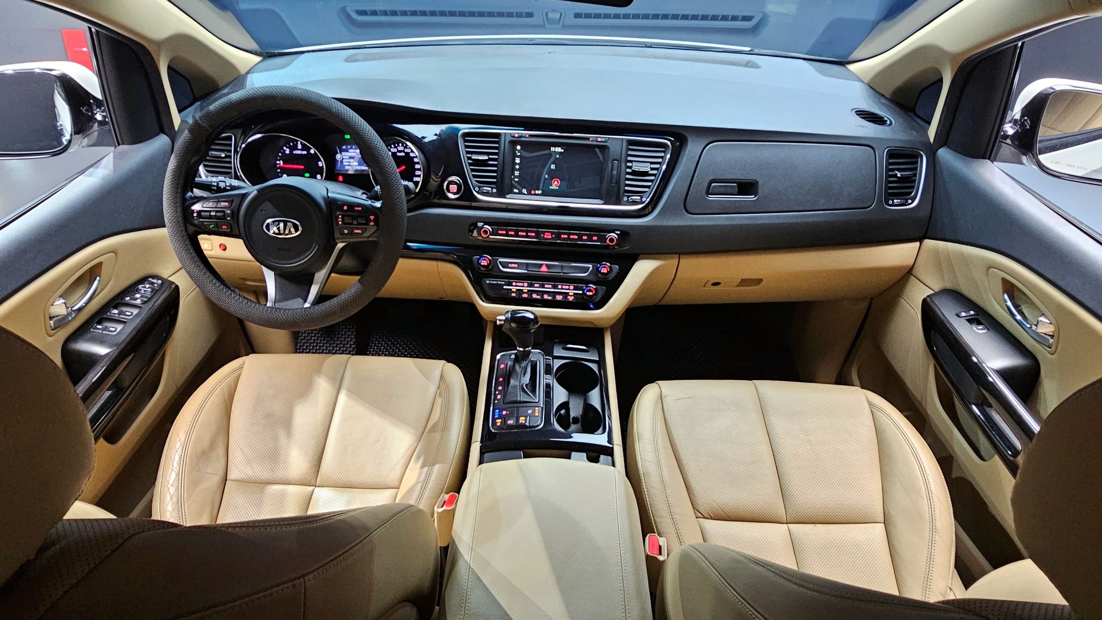 KIA CARNIVAL 2015