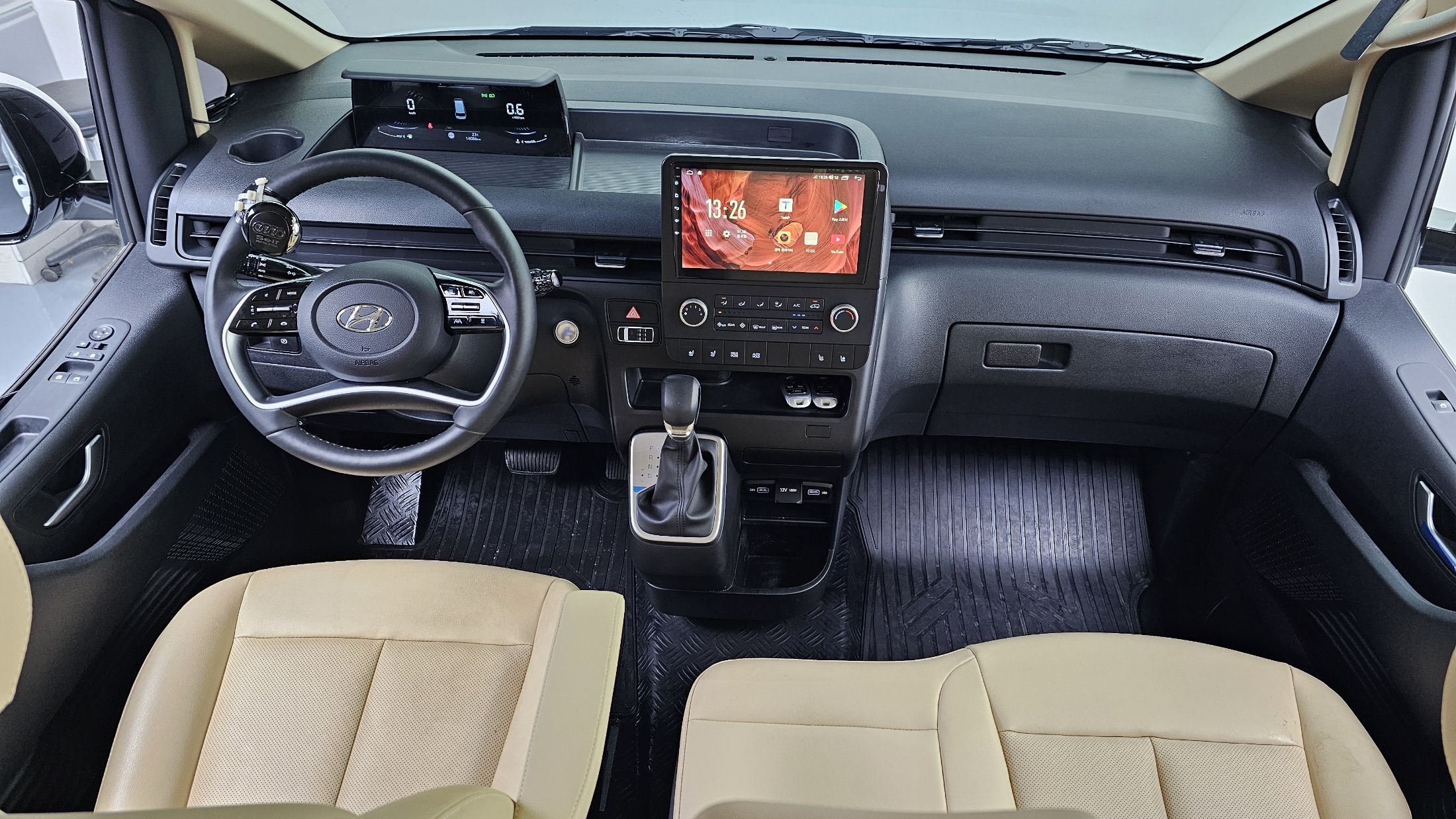 HYUNDAI STARIA 2023