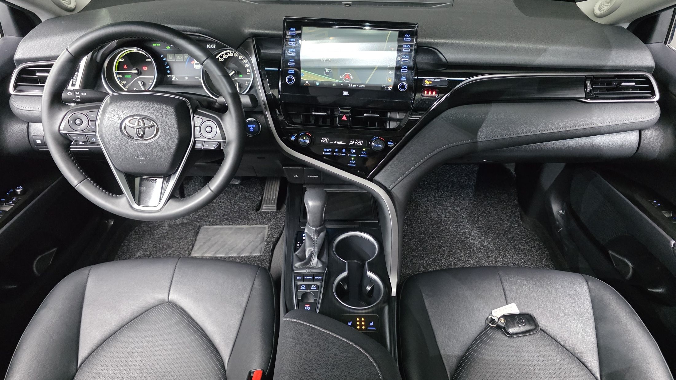 TOYOTA CAMRY XV70 2024