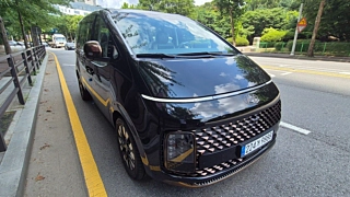 HYUNDAI STARIA  4WD Lounge 9 Seater 2025