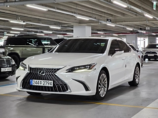 LEXUS ES300H  7 GENERATION Executive 2024
