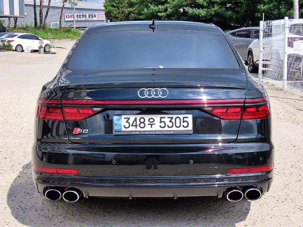 AUDI S8 D5 2021