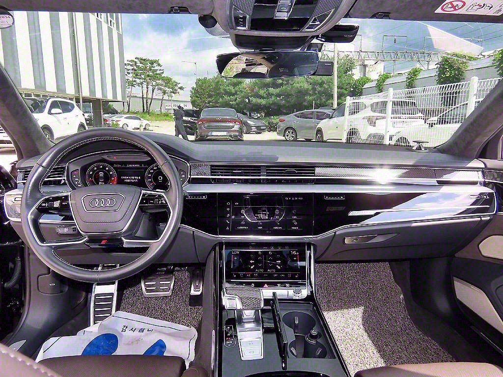 AUDI S8 D5 2021