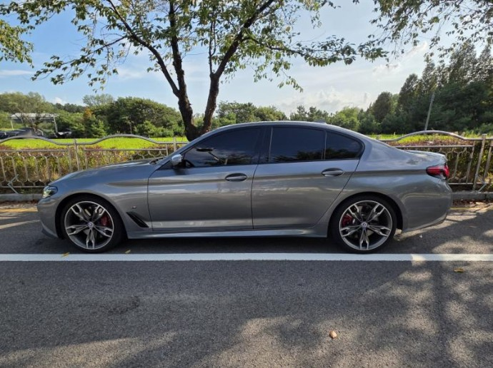BMW 5-SERIES G30 2023