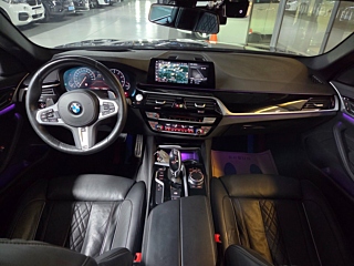 BMW 5-SERIES G30 2019