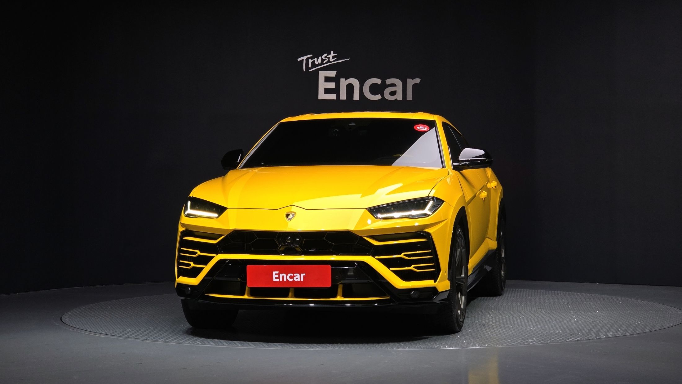 LAMBORGHINI URUS 2019