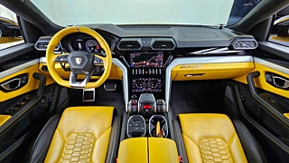 LAMBORGHINI URUS 2019