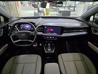 AUDI Q4 E-TRON F4  45 Premium 2025