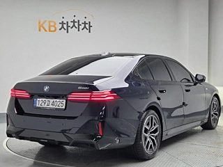 BMW 5-SERIES G60  2025