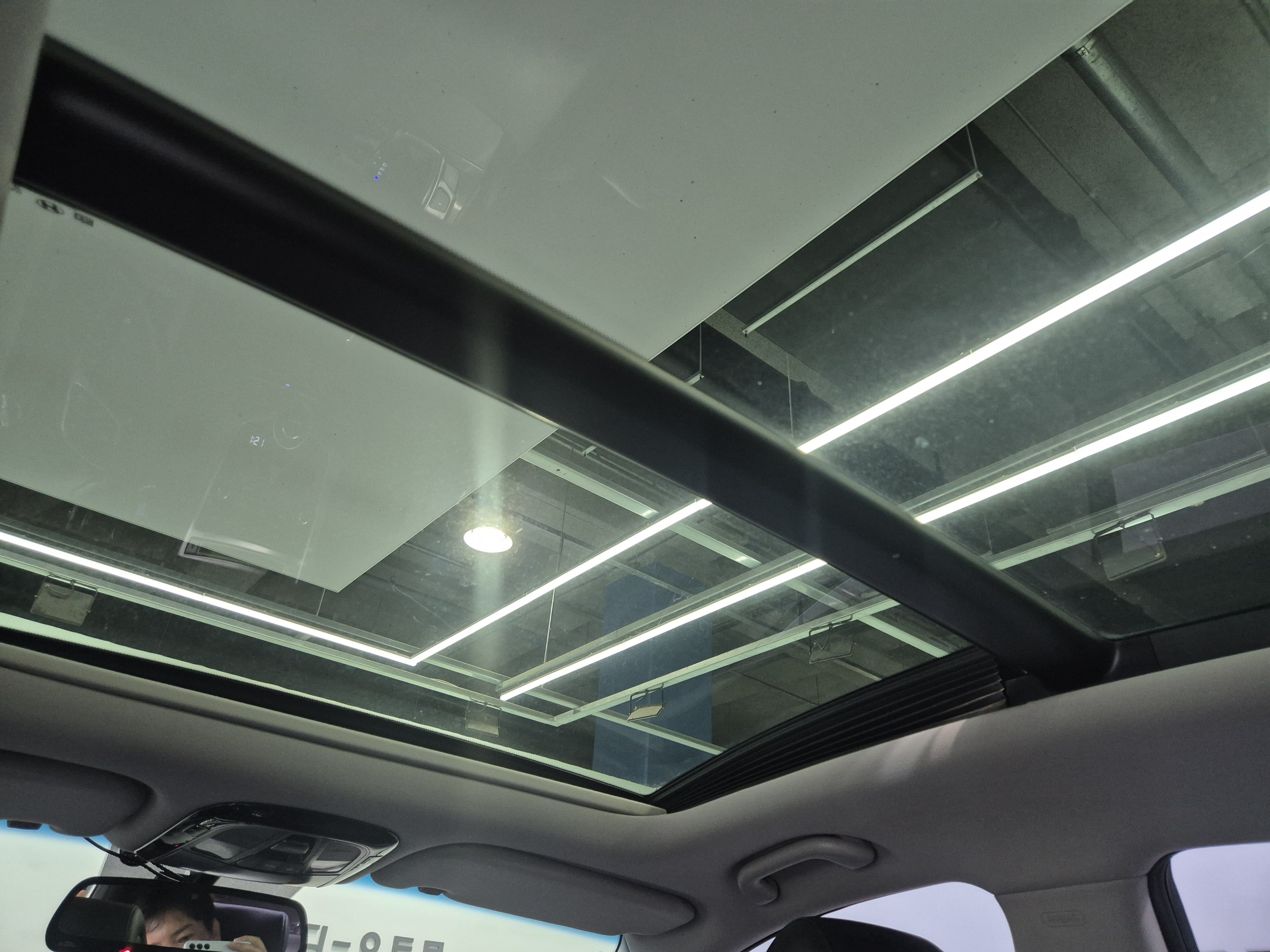 HYUNDAI GRANDEUR HG 2015