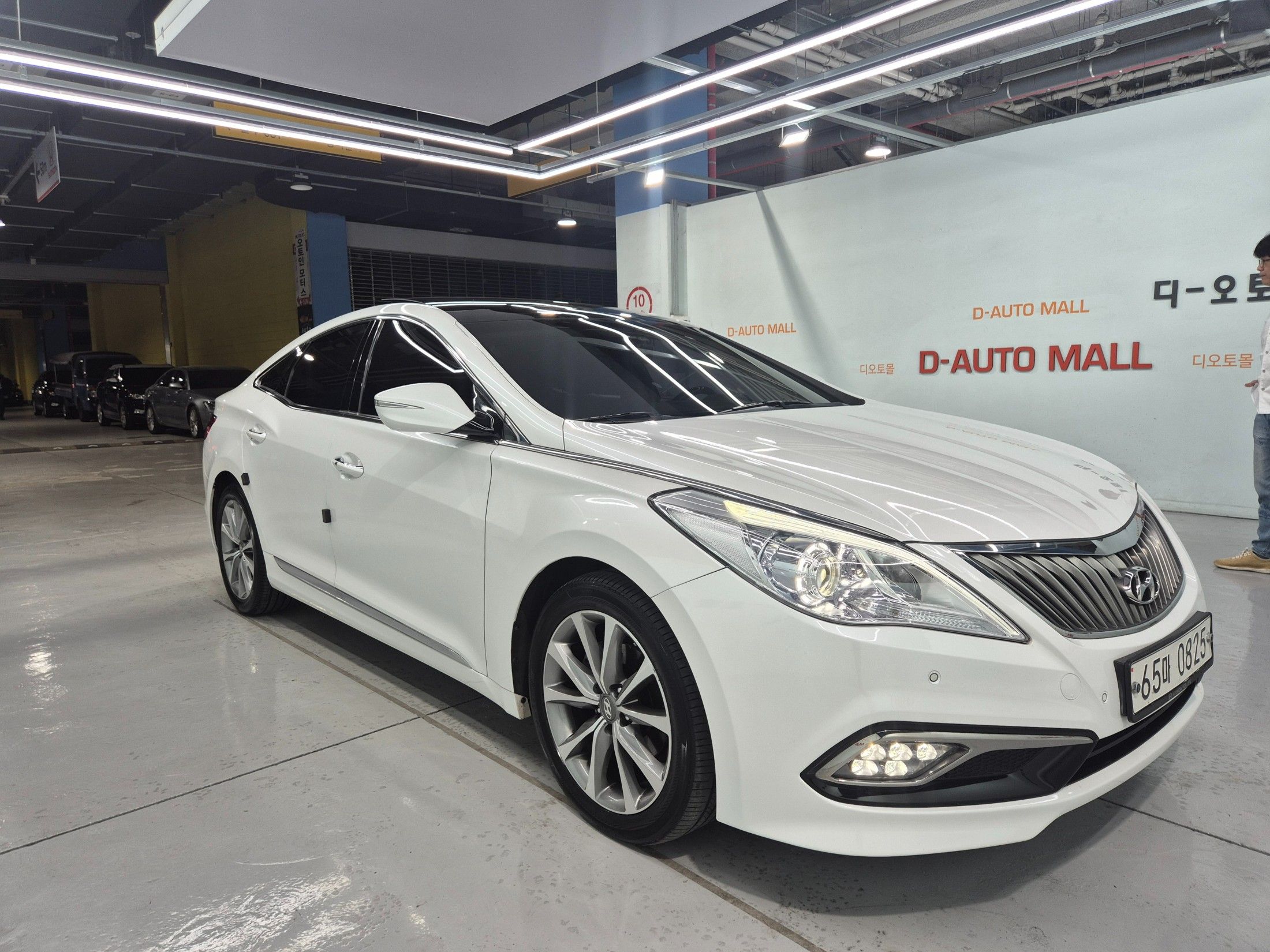 HYUNDAI GRANDEUR HG 2015