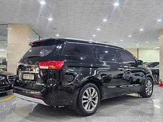 KIA CARNIVAL 7 Seater Limousine 2018
