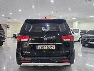 KIA CARNIVAL 7 Seater Limousine 2018