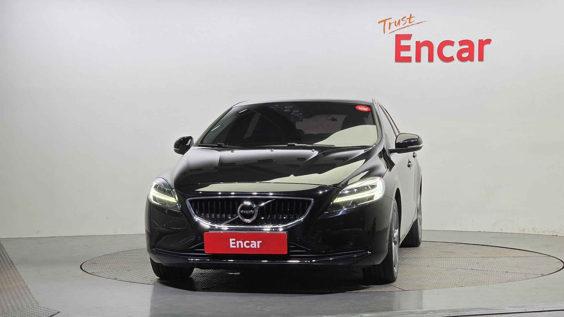 VOLVO V40 2017